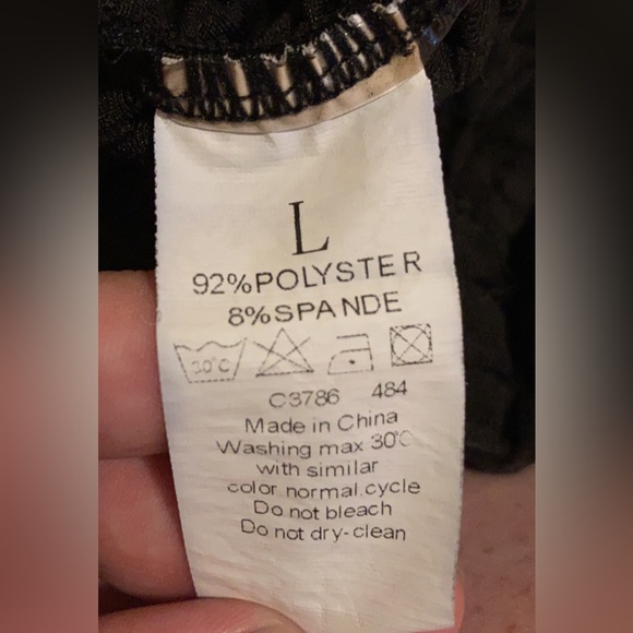 Black Scrunch booty lifting leggings. Size L - Picture 4 of 4